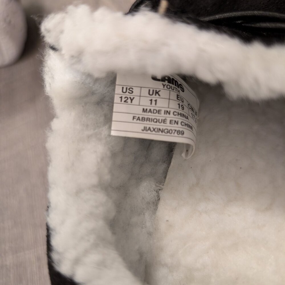 New Kids Lamo Slippers - Picture 6 of 6